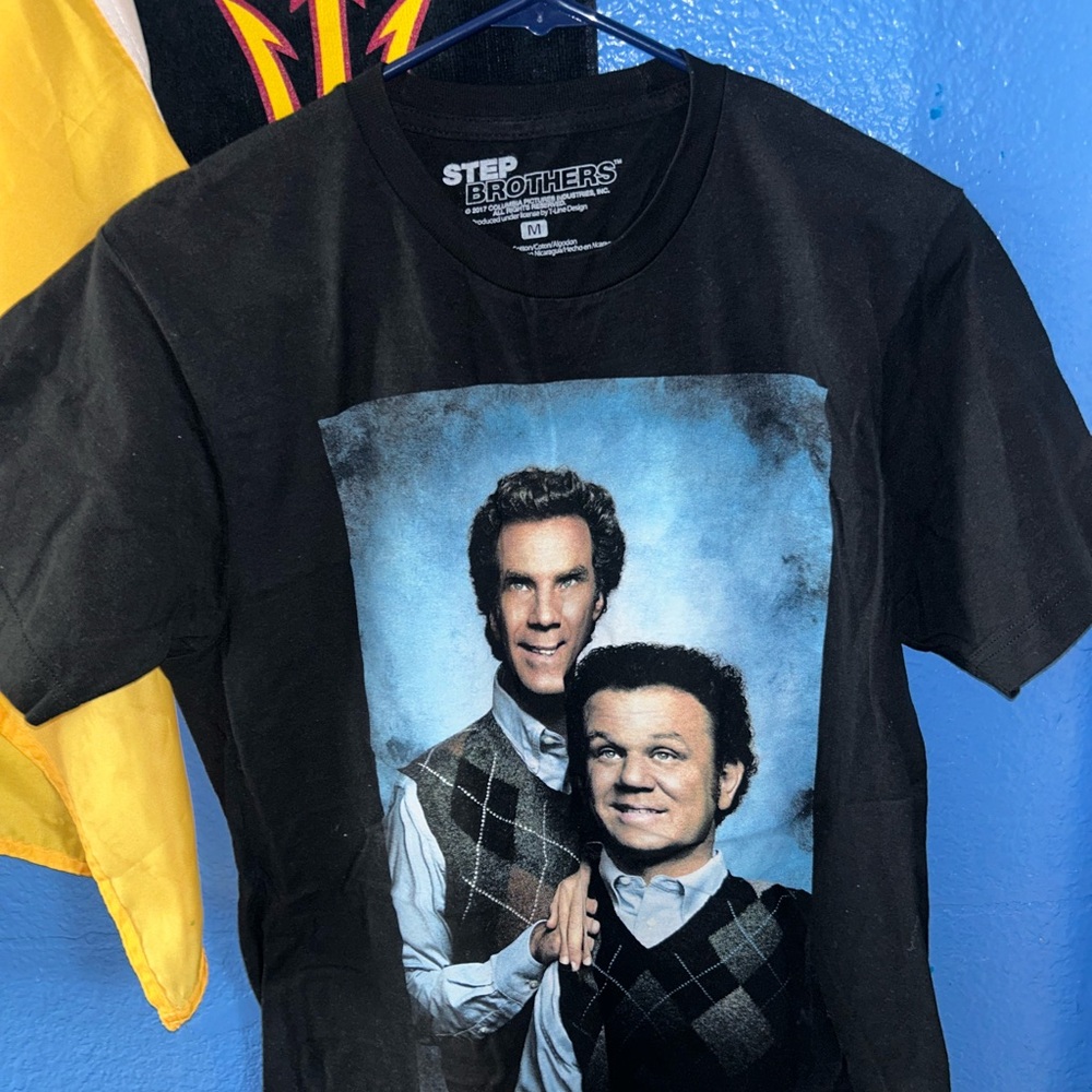 2 shirts in 1 listing …